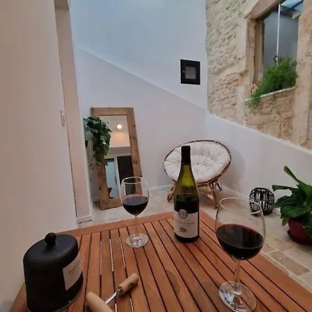 Le Saint Baudile 80m2 Centre Ville, Parking, Vue Sur Eglise *