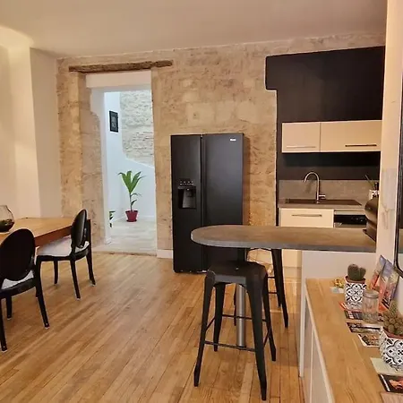 Le Saint Baudile 80m2 Centre Ville, Parking, Vue Sur Eglise Nimes